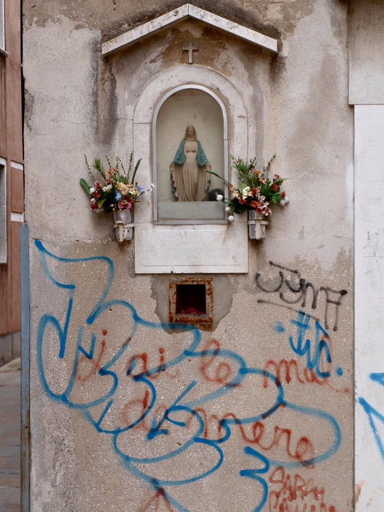 Venice, Maria, Graffiti